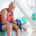Советы, чтобы избежать травм при выполнении упражнений для тех, кто старше 65